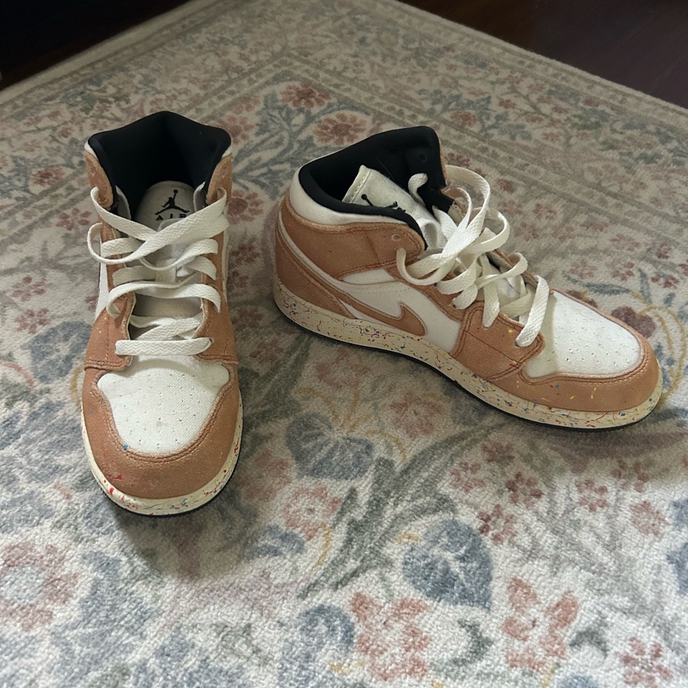 Size 5.5Y (Women’s 7) Nike Jordan 1 Mid Brushstroke